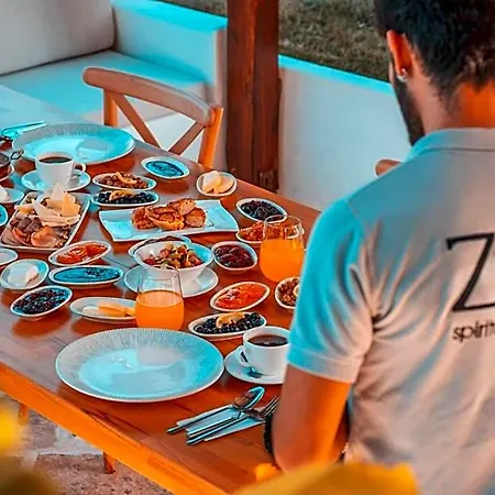 Zoi Cunda Hotel